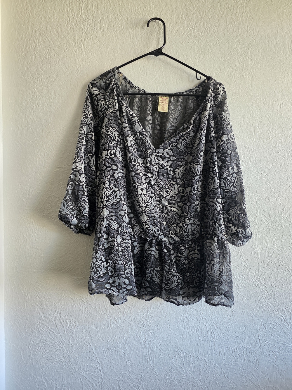 Faded Glory Black & Gray Floral V-Neck Peplum Tunic